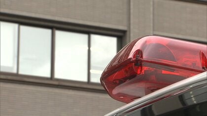 パトカーに追跡された２人乗り原付バイクが転倒　同乗者の男子高校生を残して、運転手は逃走